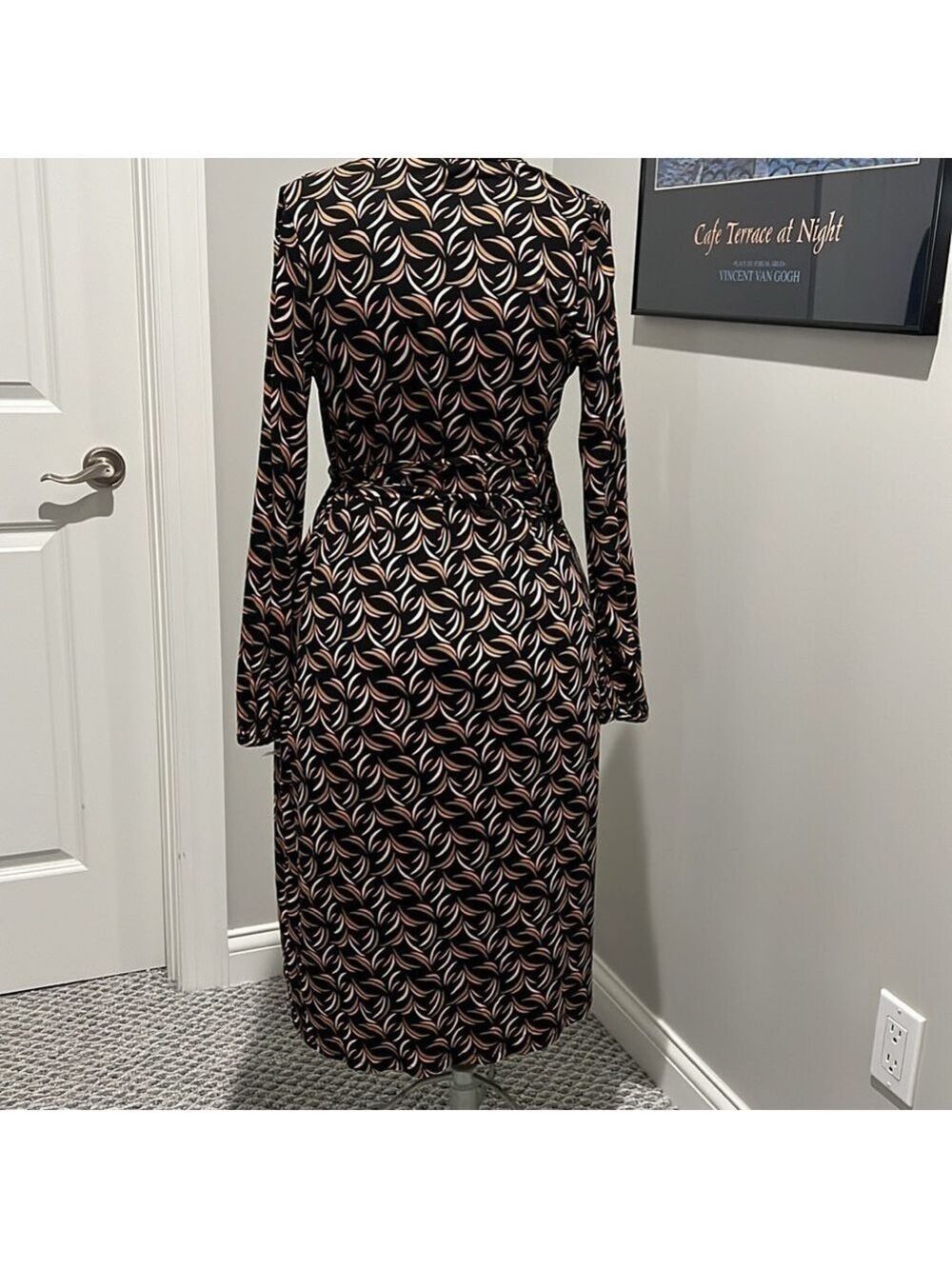 BODEN wrap dress in stylish print. Black/tan/light coral. Like new 8L - Picture 3 of 12